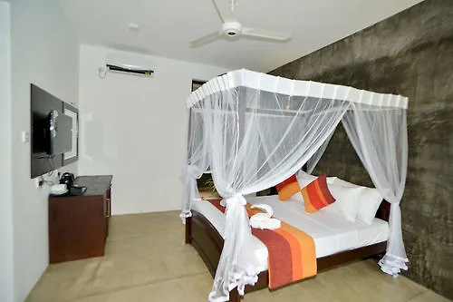 Olanro Negombo Hotel